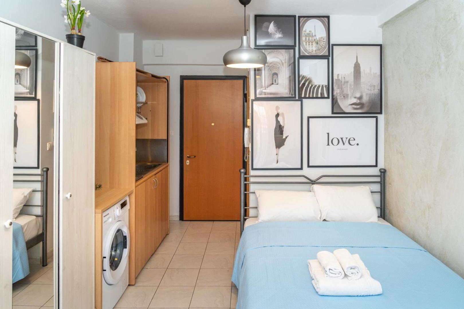 Kosmos Service Apartment Beautiful Studio 3 With Additional Cost Parking سالونيك المظهر الخارجي الصورة