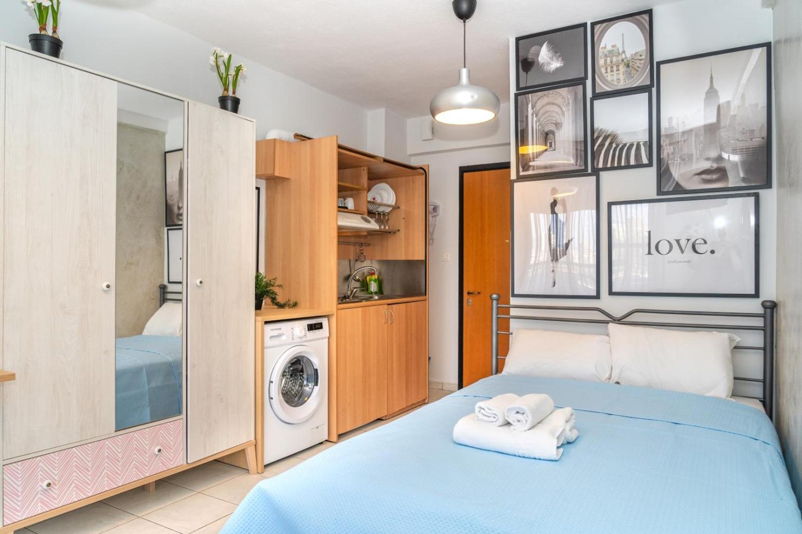 Kosmos Service Apartment Beautiful Studio 3 With Additional Cost Parking سالونيك المظهر الخارجي الصورة