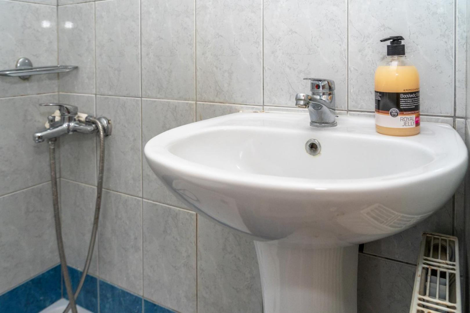 Kosmos Service Apartment Beautiful Studio 3 With Additional Cost Parking سالونيك المظهر الخارجي الصورة