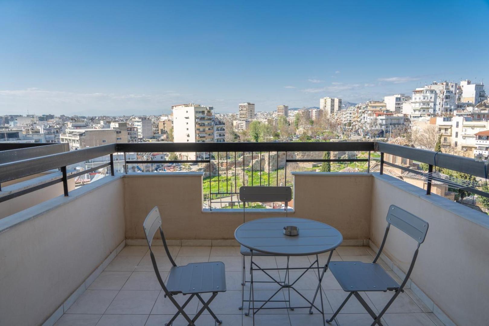 Kosmos Service Apartment Beautiful Studio 3 With Additional Cost Parking سالونيك المظهر الخارجي الصورة