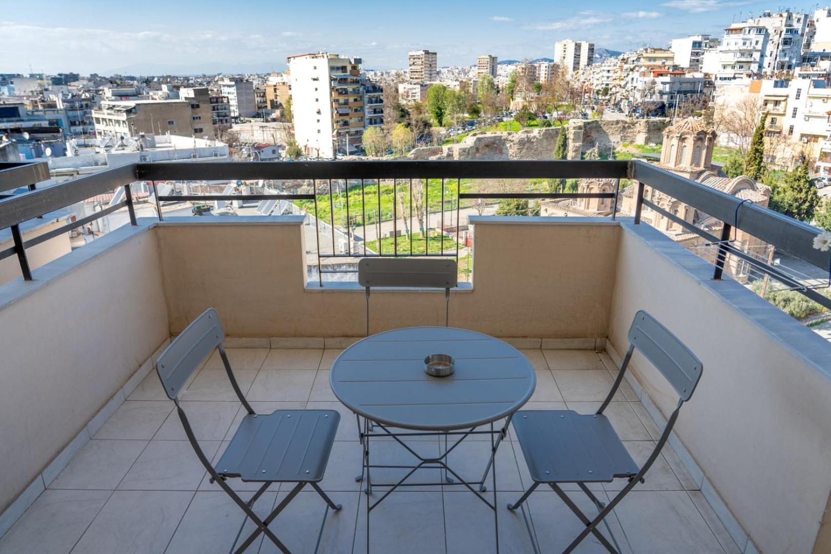Kosmos Service Apartment Beautiful Studio 3 With Additional Cost Parking سالونيك المظهر الخارجي الصورة