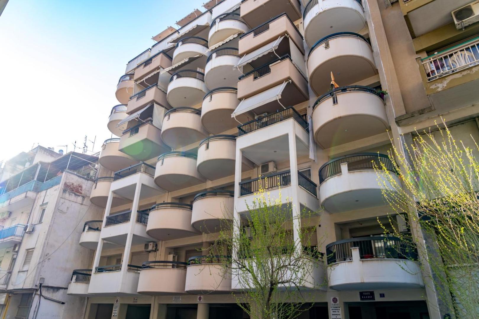 Kosmos Service Apartment Beautiful Studio 3 With Additional Cost Parking سالونيك المظهر الخارجي الصورة